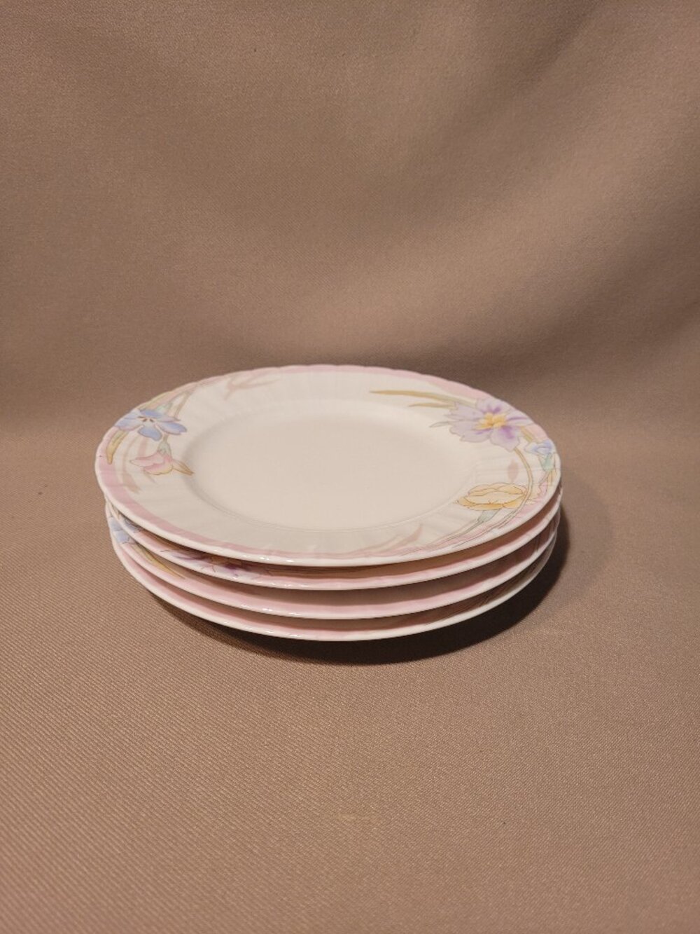 Mikasa Pink Melody L9810 (Lot of 4) Bread & Butter Plates 6 1/2" Excellent!
